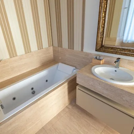 Casa Gramsci Luxury شقة بيزارو