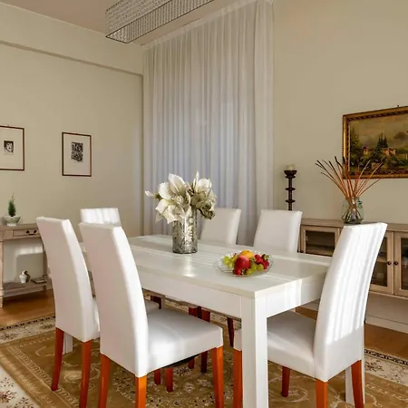 Casa Gramsci Luxury アパート ペザロ